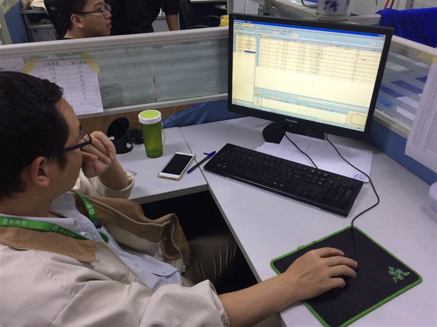 车间生产管理 生产管理 进度查询 负荷分析 员工绩效 模具成本 稼动率 MDC 数据机床联网采集系统 自动化 模具保养与维护 零库存 模具管理 零件管理 治具管理 检具管理 冲压模 塑胶模 压铸模 五金模 连接器 螺丝模 刀模 端子 CAD条码自动生成程式 UG条码自动生成程式 电子看板管理 动态生产看板